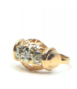 Bague années 40 en rose , platine et pierre blanche