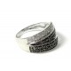Bague design pavage diamants blancs et noir